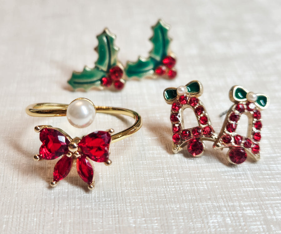 The Classic Christmas Bow Gold Pearl Ring - Red Zircon - Gold Plated Adjustable Band